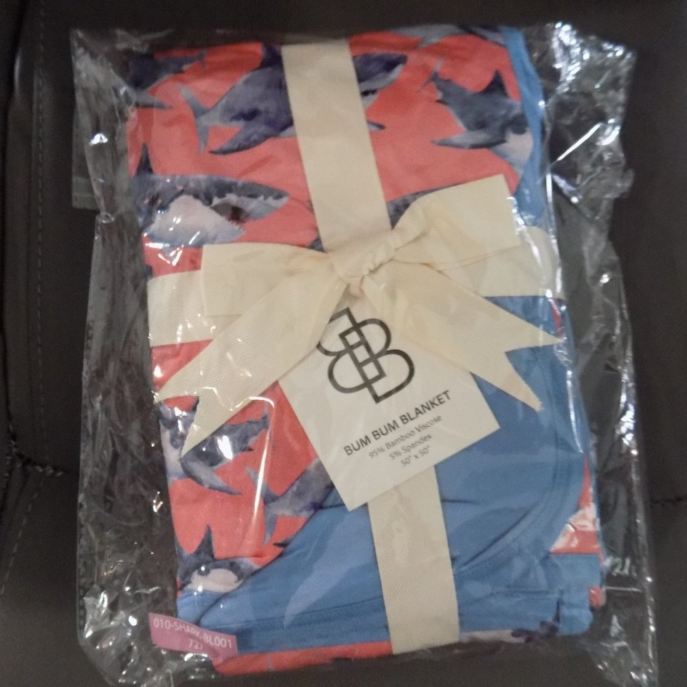 LITTLE BUM BUMS LBB JAWS DROPPING BUM BUM BLANKET